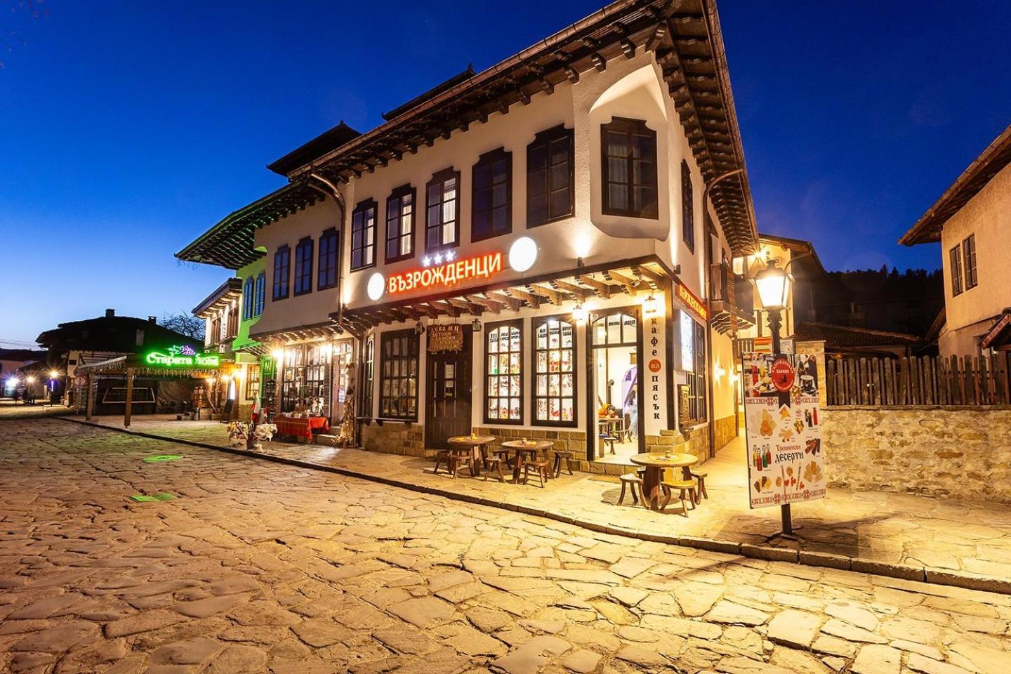 Hotel Complex Vazrozhdentsi Tryavna Exterior foto
